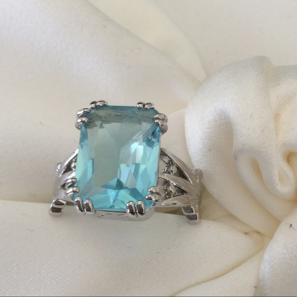 Sterling Silver London Blue Topaz Ring 925 - Picture 2 of 8